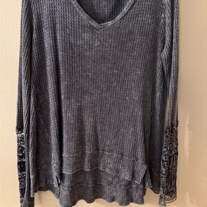 Lazy Sundays Blue Long Sleeve V-Neck Top with Lace Sleeve Accent